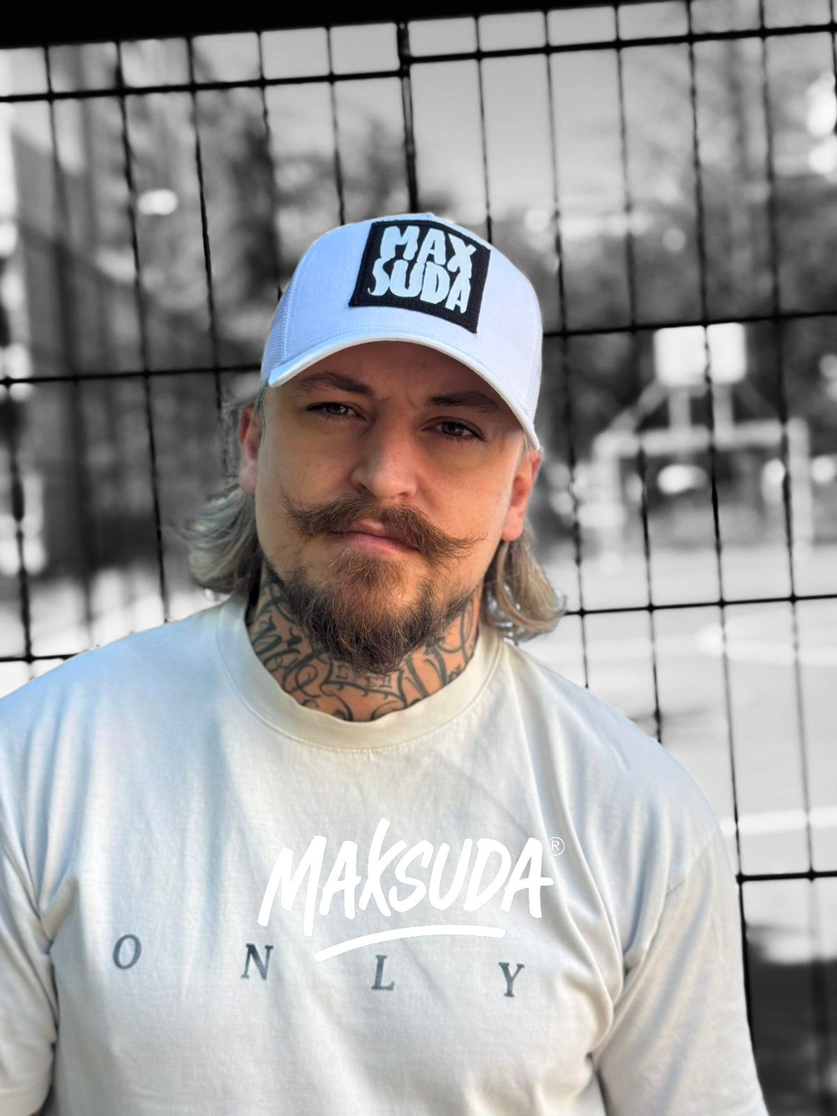 Шапка MAXSUDA Бяла +2 магнита подарък