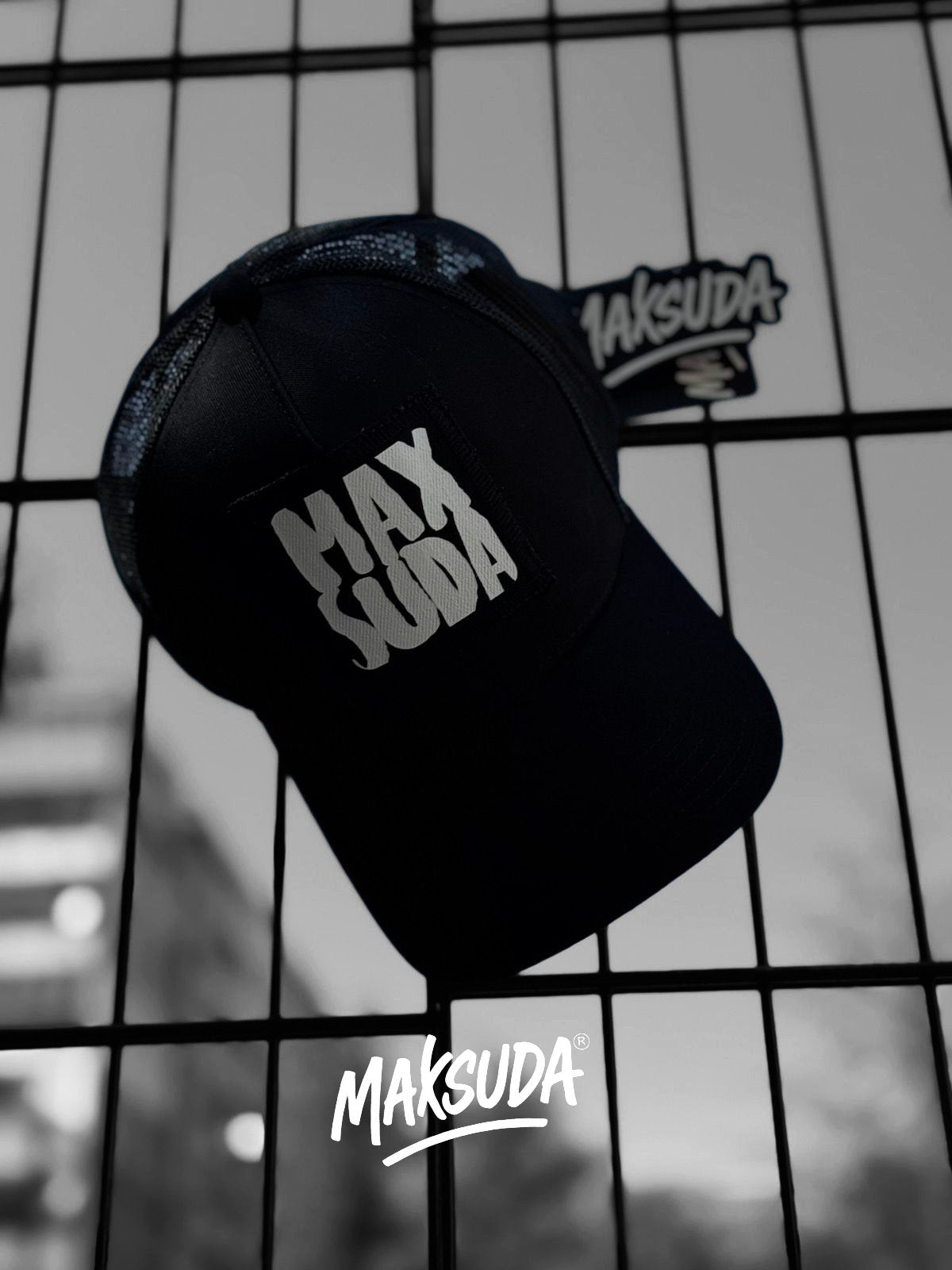 Шапка MAXSUDA Черна +2 магнита подарък