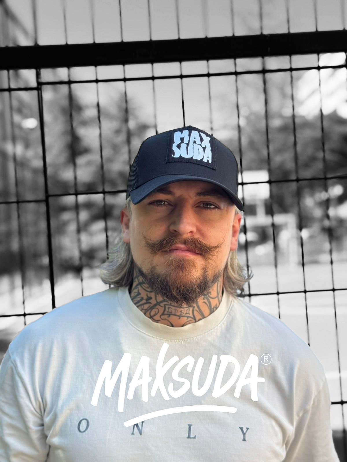 Шапка MAXSUDA Черна +2 магнита подарък