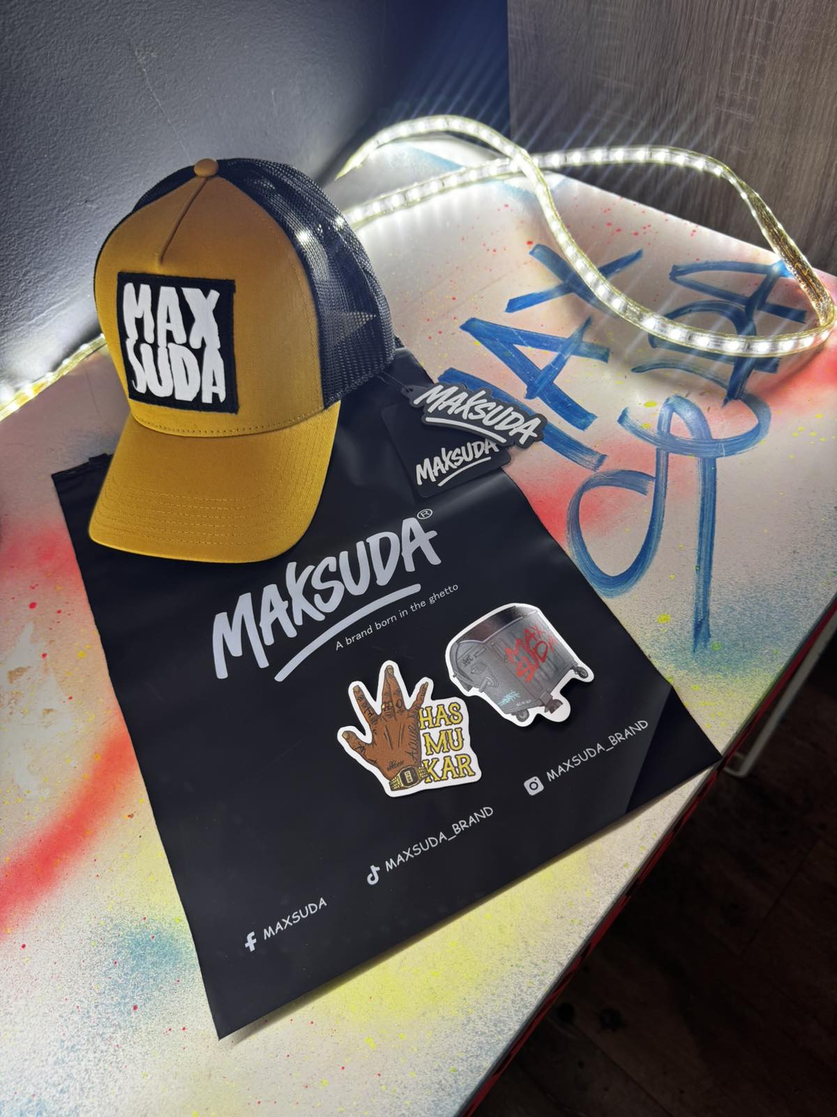Шапка MAXSUDA Жълта +2 магнита подарък